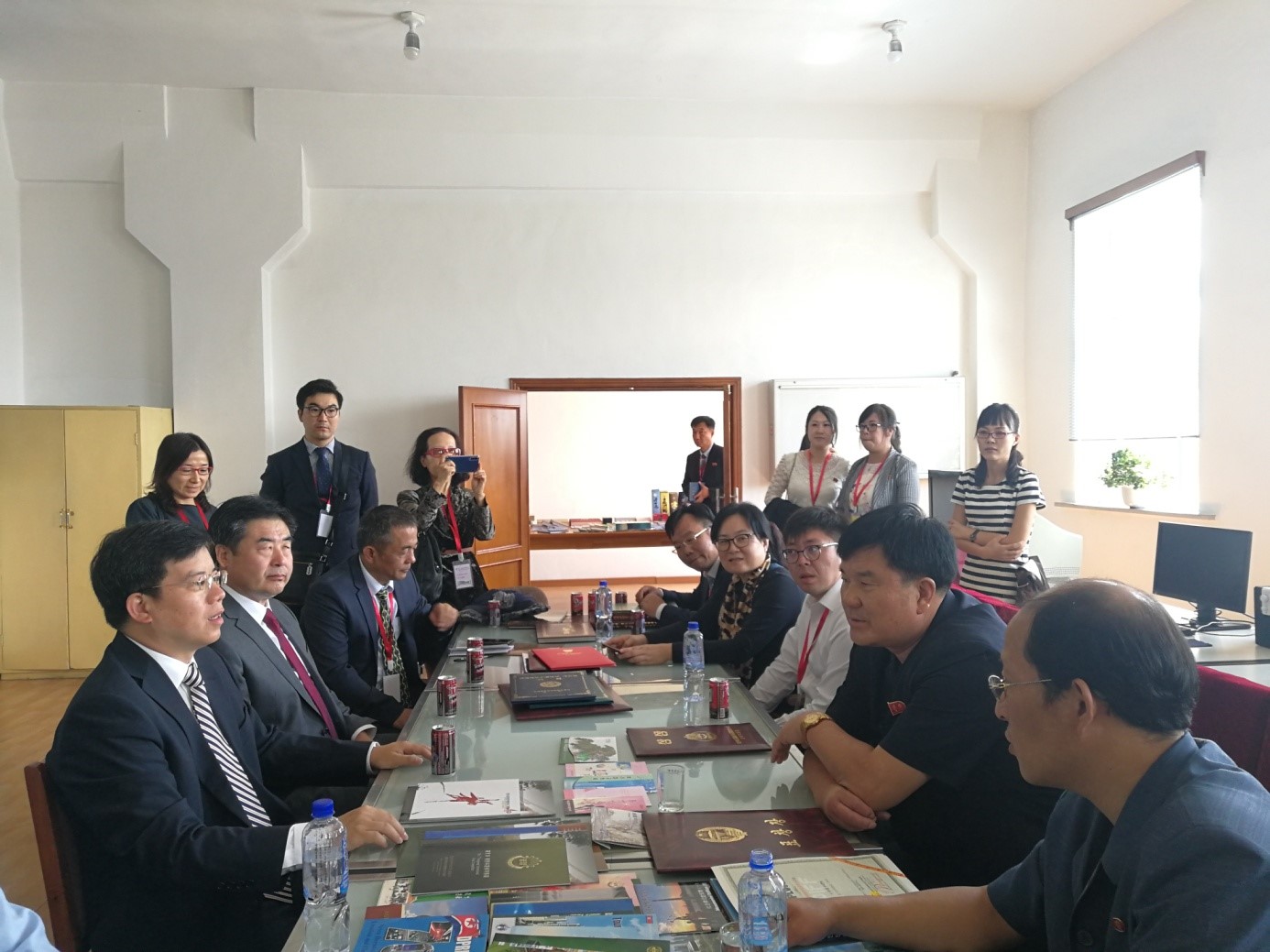 中国代表团与朝鲜外国文图书出书社谈判.jpg 中国代表团与朝鲜外国文图书出书社谈判.jpg